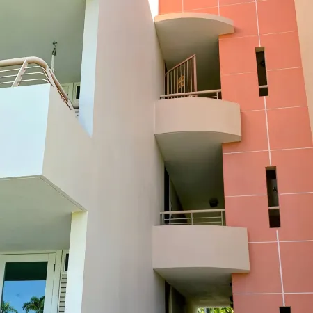 Spacious 3 bedrooms penthouse, near Combate Beach: Pools, Fun & Amazing Sunsets