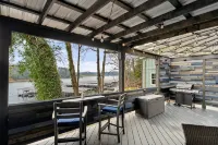 Lake James Cozy Cabin.  Waterfront! - Alphydda