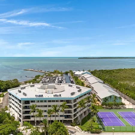 Overlooking The Marina and Ocean Includes Use of Golf Cart Pet-Friendly