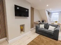 Cosy House in Runcorn: Perfect for Families & Business Travelers! Free Parking Hotels in Runcorn