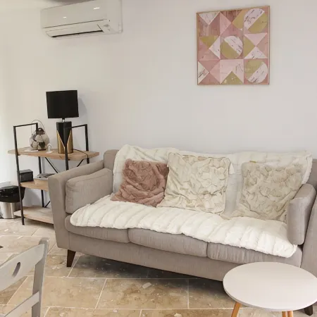 APARTMENT WITH CLIM, Fiber and GARAGE