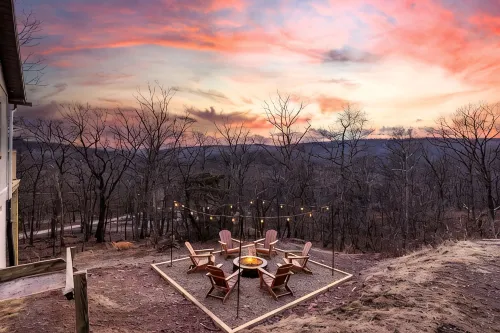Secluded WV Retreat Hot Tub, Fire Pit & Kayaks - シャレー