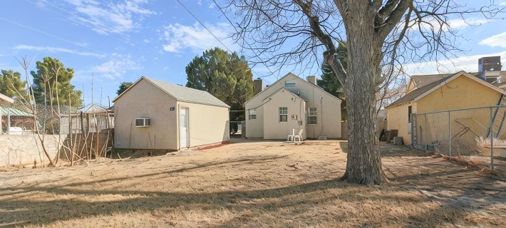 Sage Cottage: Cozy & Serene/ Sleeps 6 / Huge Yard! Hotels in Eddy County