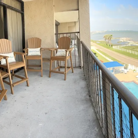Top Floor Bay View #409