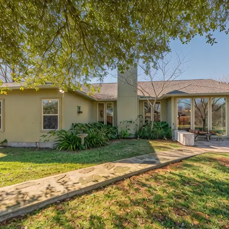 Modern luxury home - on 1/2 acre near Kalahari
