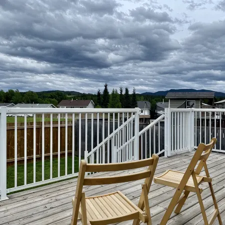Mountain Style 4-bedroom Home near Jasper NP gate