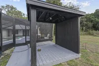 Vero Beach Paradise Unit 2 - 2 BR Pool Home Close to Airport, Downtown & Beaches - 4-Star