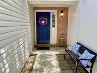JET'S HANGAR:  WALKABLE, PET-FRIENDLY, RENOVATED Game Day Townhome!