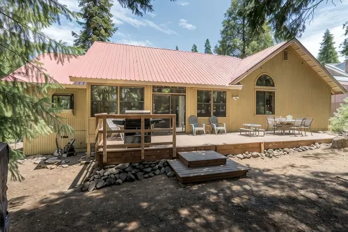 *NEW* Pine Grove Hideaway - family friendly only 1.5 Miles to the lake - 4-Star