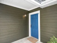 2 Bedroom Pet Friendly Apt w/ full kitchen; Private fenced Backyard; Great Wifi - Wifi