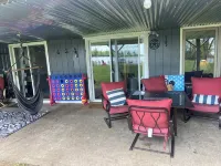 Beautiful lake side lower unit cabin on pelican lake