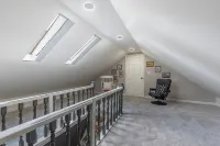 Cozy 4-bedroom house in adorable Evanston with WiFi, AC