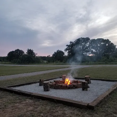 Cabin for two on 160 Acres,less than 20 min from Choctaw Casino Durant OK Отели в г. Брайан