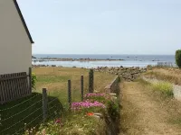House facing the sea, feet in the water. - 3-Star