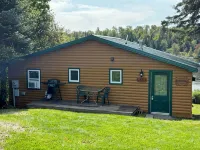 Cozy Cabin on Rangeley Lake 랭글리 호텔