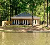 Creekside Cottage-kayaks/fire pit/pet friendly - 홈스테이