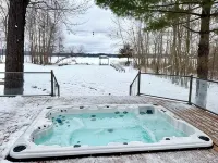 Lakefront Luxury Cabin- Dock, Hot Tub, Firepit, Kayaks, Game Room, Bunk Room 스콧 호텔