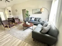 COZY COTTAGE - Near The Ark! A beautiful, cozy and comfy home you will love! - 3-Star