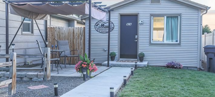 Adorable cottage with king Size bed and a short distance to WW University Hotels in Walla Walla County