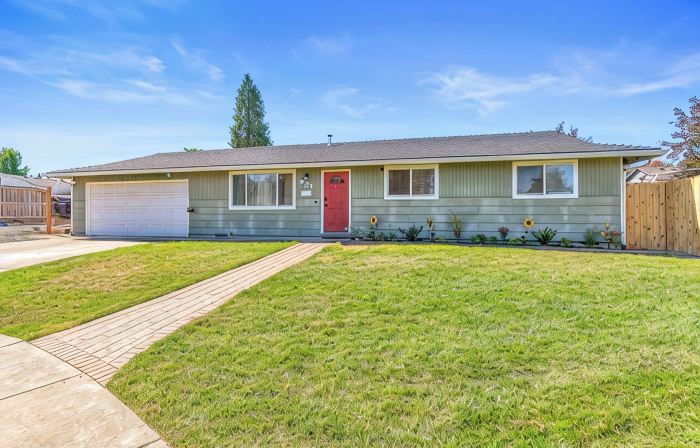 Beautiful & Comfortable Home in Central Point