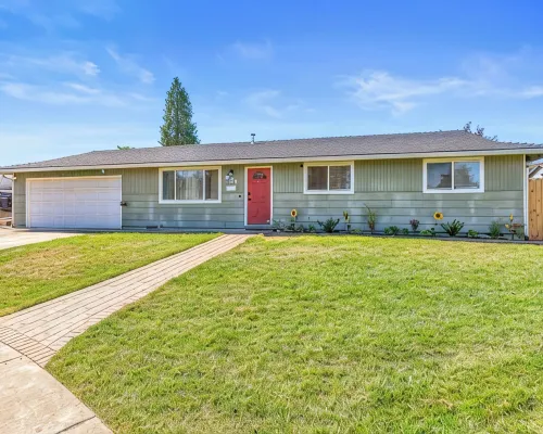 Beautiful & Comfortable Home in Central Point Hotels in Central Point