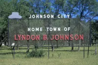 4BDRM W/Private Pool & Hot Tub - Walk to Town Square, Minutes to Wineries!