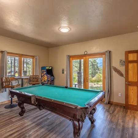 Log Hill Lodge-BEST VIEWS, Hot tub, Close to town+Wolf Creek, privately owned
