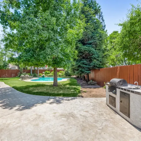 Home oasis with sauna, jacuzzi, pool & heated gazebo!