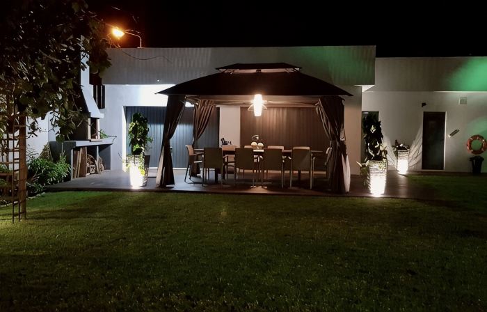 Large 6 rooms Luxury Home with Pool and Hot tub