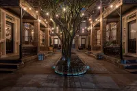 Charming New Orleans-Style Apartment with Gated Courtyard!