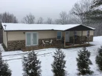 All American Cabin with plenty of parking, handicap friendly - 2-Star