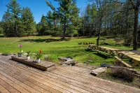11 Beds Sleeps 20+. Pets OK. 4 Bedrooms/Bonus Sleeping Room/Bunk House. 40 Acres - Homestays