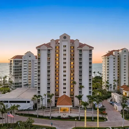 Modern Condo Steps from the Private Beach with Amazing Views