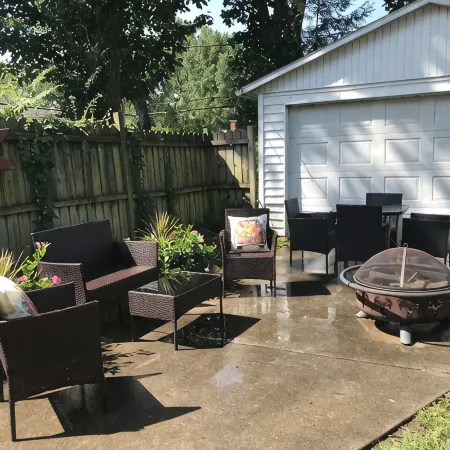 Pet friendly remodeled bungalow home just two blocks from Washington Park.
