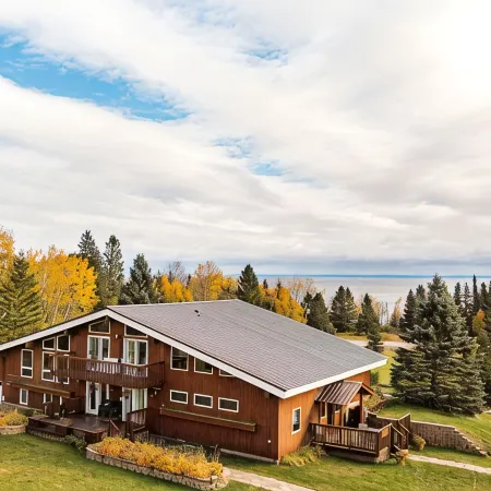 Lakeview chalet by Gooseberry Falls with sauna