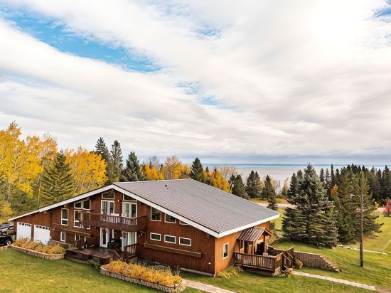 Lakeview chalet by Gooseberry Falls with sauna