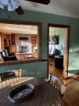Cute Two Bedroom Cottage in Quiet Setting - Wifi