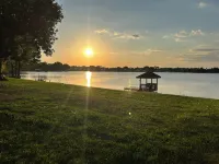 Lake House! Game Room, Fire Pit, Huge Kitchen, Remodeled! - 3 étoiles