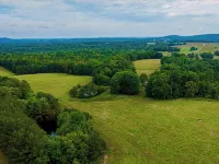 Mennonite Built Cabin on 81 acres surrounded by 30,000 acres of state park Hotels in Bledsoe County