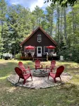 Knotty pine log cabin - boating, fishing, ATV trails and hiking! - Wifi