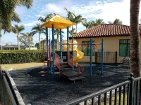 3 Pools, lazy river, walk to 5th ave restaurants! - 3-Star