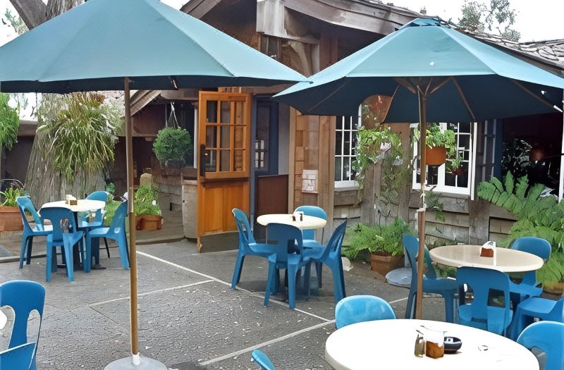 Coast Village Inn photo 2