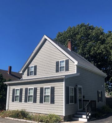 Adorable renovated house, steps from Front Beach and Town