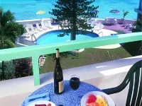 Blue Orchids Beach Hotel - Pemandangan Pantai