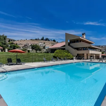 Lake Chelan Shores: Sandy Beach Delight # 1-5; Chelan, WA. Beautiful 2-bdr condo