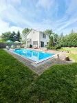 Spacious 5Bdrm Home- Saltwater Pool, WiFi, AC, Private Beach Parking Pass - Pool