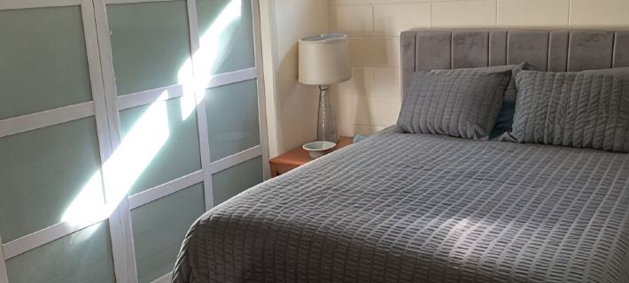 Fun & Funky! Stay in a functioning fine art archive--Blocks from the IU campus. Hotels in Bloomington