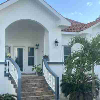 Seaside Palace in Paradise 4 Bedroom/3 Bath Luxury Home. Hotel Exterior