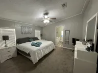Cave Divers Spring Escape, Sleeps 8+, Private Patio, Fire Pit, Spacious Kitchen