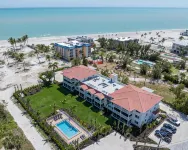 Tropical Garden Condo Just Steps to Sanibel Beach - Wifi